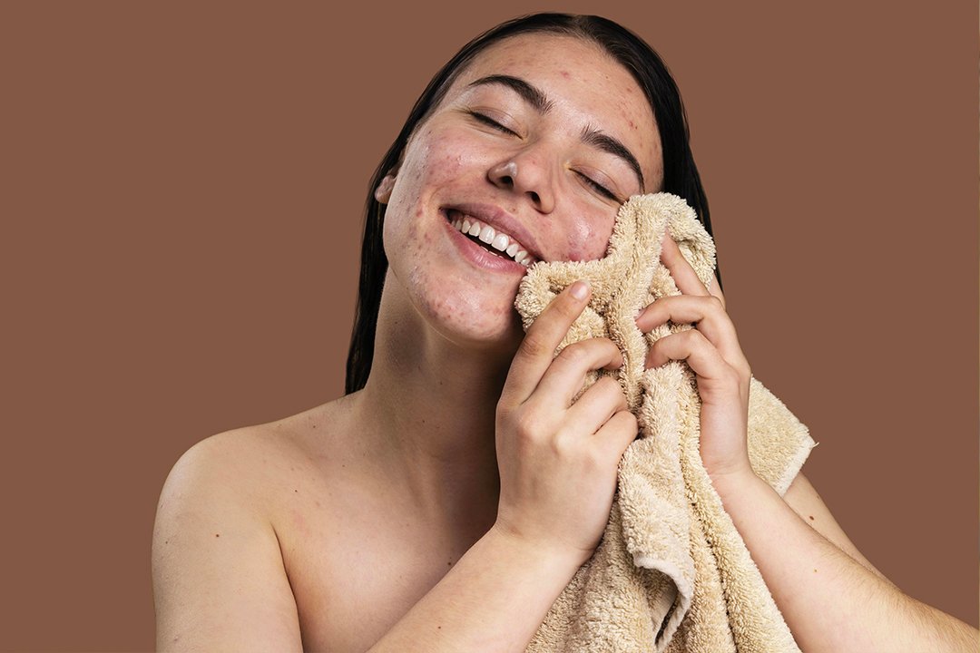 Come esfoliare la pelle: guida all'esfoliazione fai da te e i prodotti efficaci