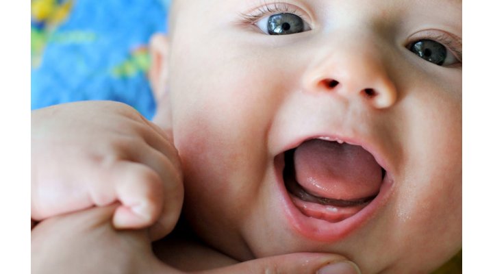 Come Alleviare il Dolore da Dentizione nei Neonati: Rimedi e Consigli Utili